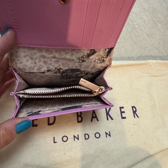 Ted Baker Small Pink.Bow Coin Purse - Picture 4 of 4